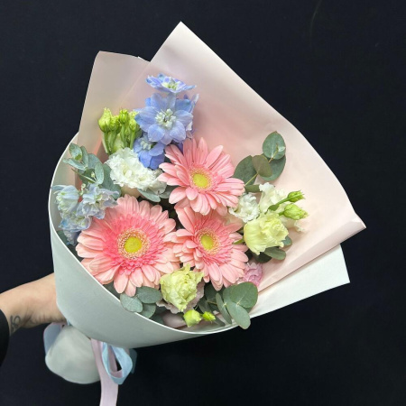 Букет_Розовые герберы и дельфиниум