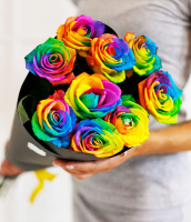 21 радужных роз
