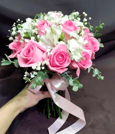 Букет_Свадебный букет невесты из розовых роз и альстромерий