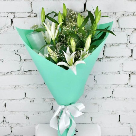 Букет_3 белые лилии с гипсофилой